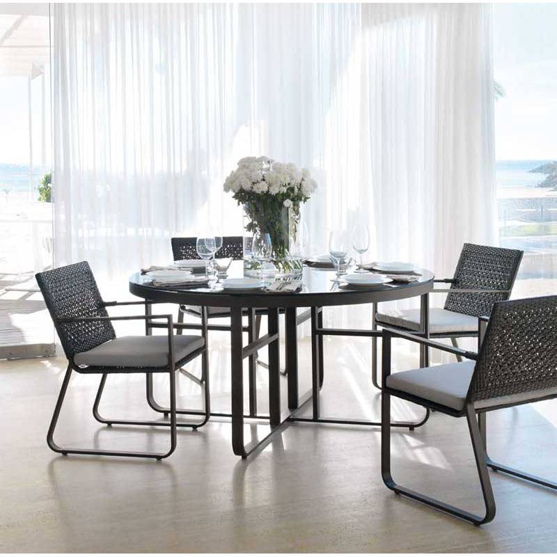 Conjunto Mesa redonda de aluminio en color nogal con cristal liso negro y 4  Sillones modelo star - Maison de Luxe
