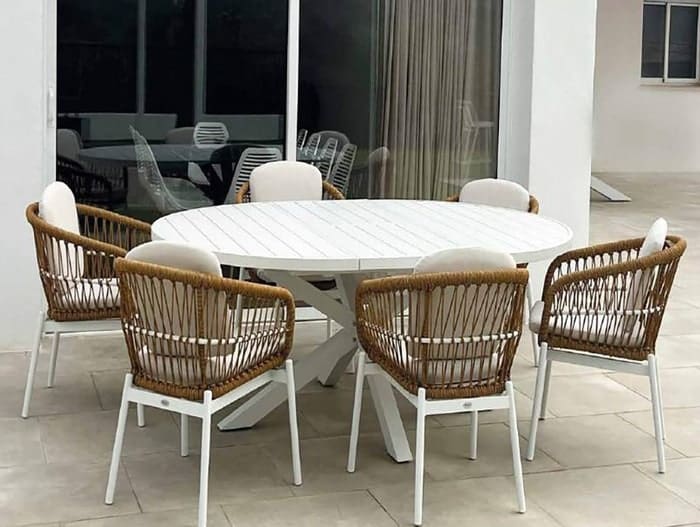 Mesa redonda y sillas extensible para exterior Madeira - Maison de